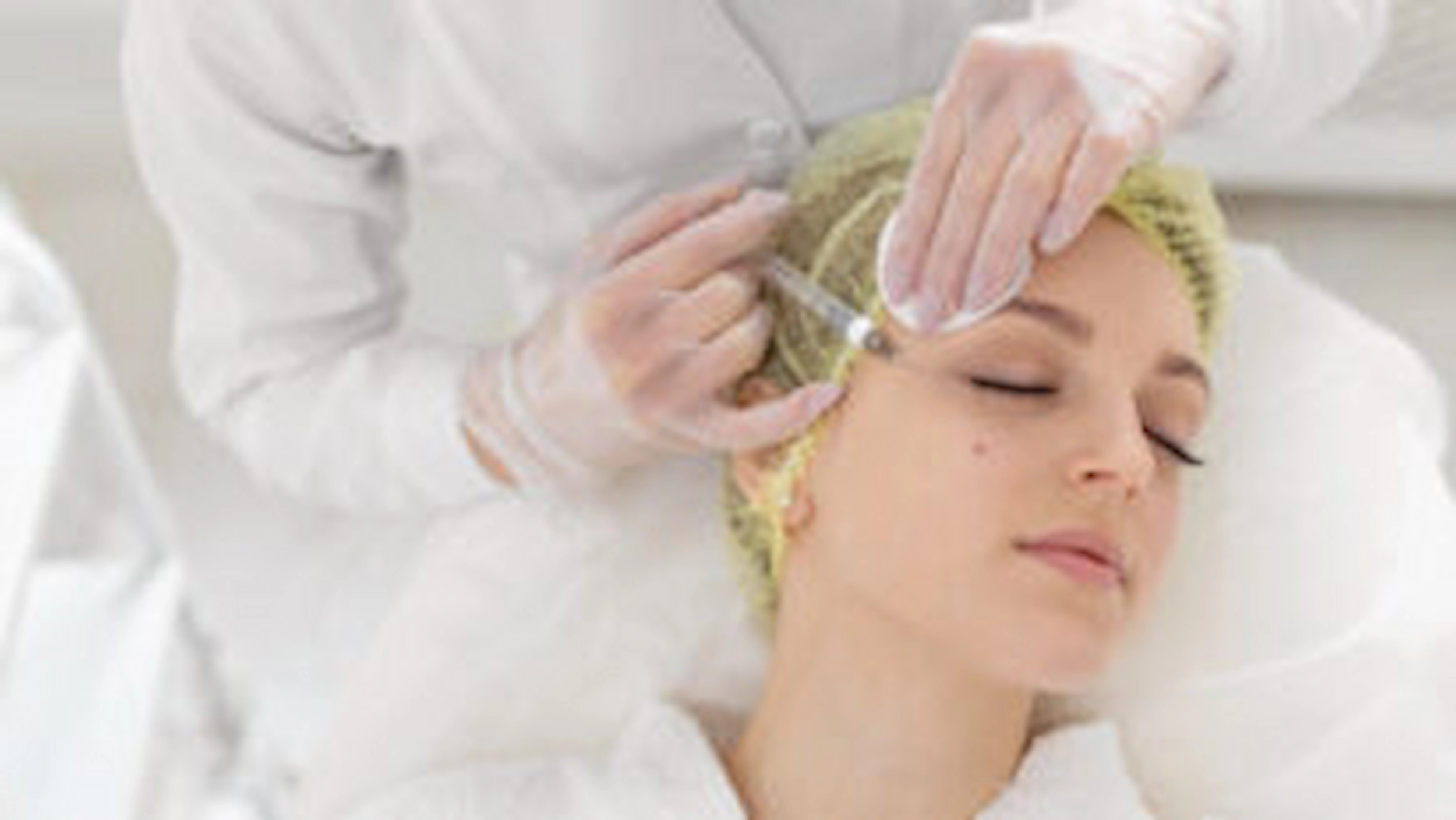 Radiesse: ¿Qué es y por qué todas las clínicas recomiendan este relleno facial como tratamiento antiedad?