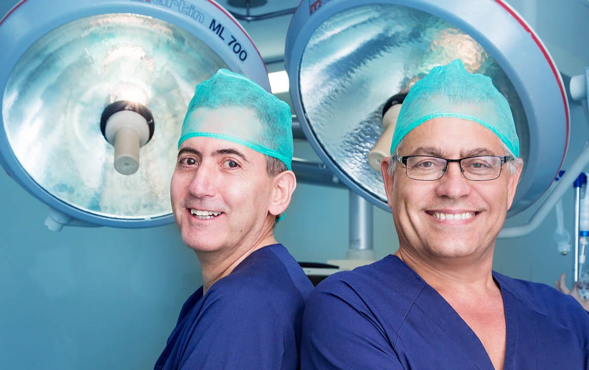 Equipo quirúrgico clínica Fernández Blanco