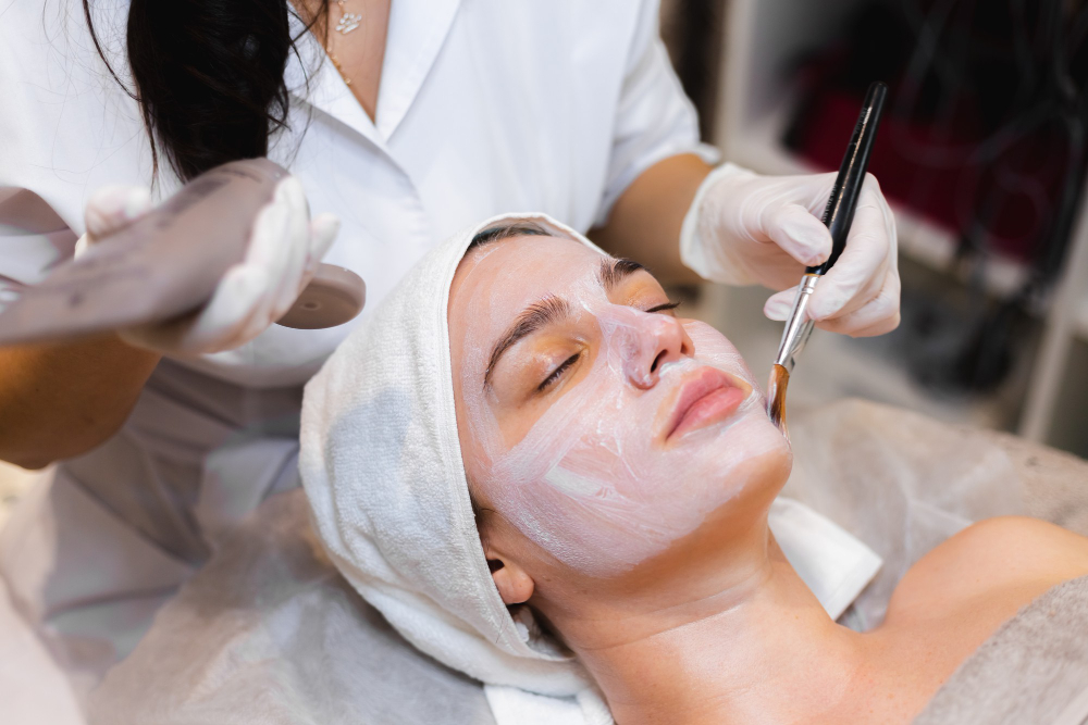 Te contamos todo sobre el peeling químico madrid, el tratamiento facial más solicitado en el 2024