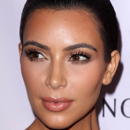 Beauty victims: imitators and imitated