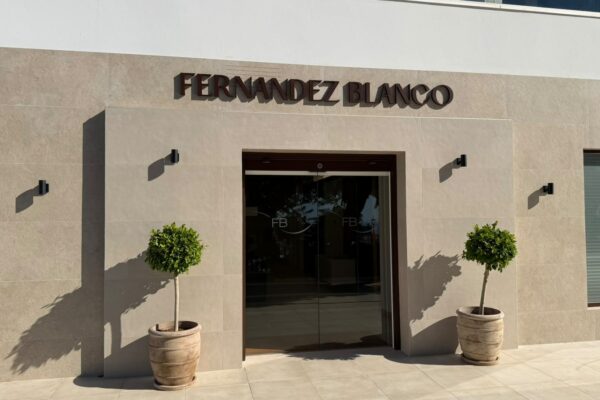 clinica-cirugia-medicina-estetica-en-marbella-clinica-fernandez-blanco-espana Fachada de Clínica de cirugía y medicina estética Clínica Fernández Blanco en Marbella